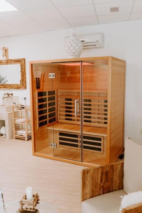 Suite De Charme Avec Jacuzzi Et Cabine Infrarouge Tubize ภายนอก รูปภาพ